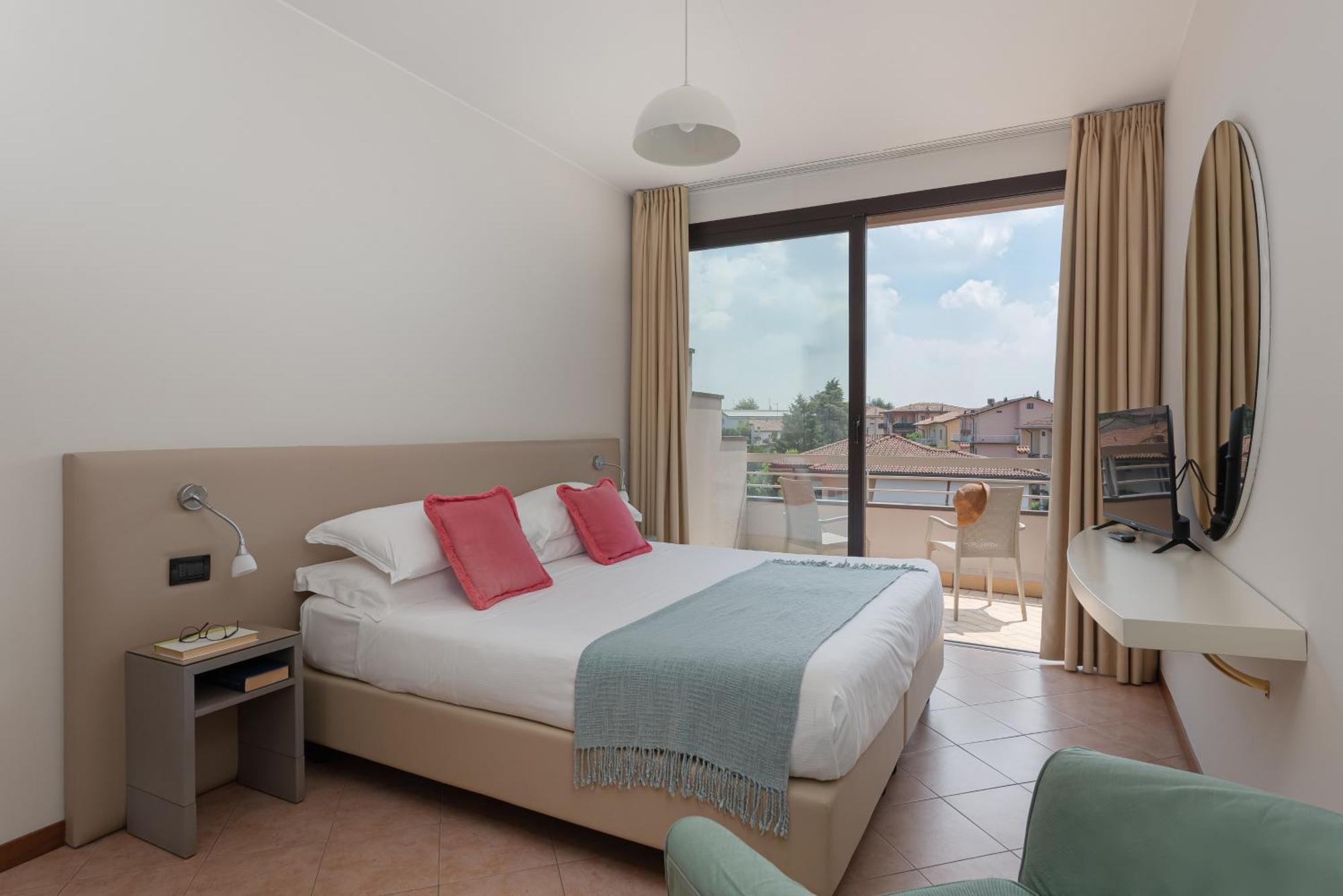 Il Sogno Apartments Desenzano del Garda Bagian luar foto