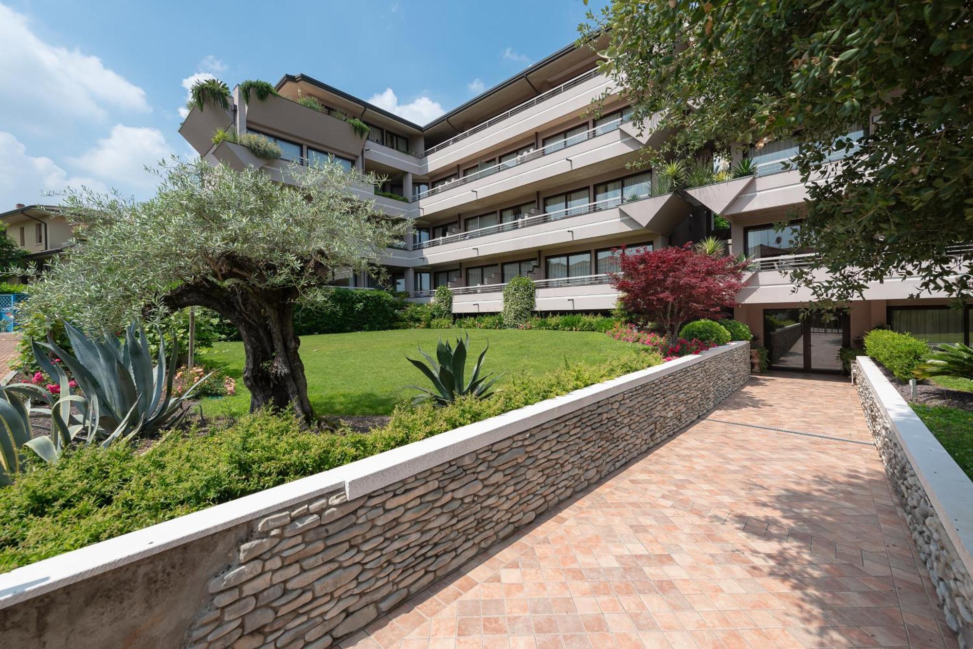 Il Sogno Apartments Desenzano del Garda Bagian luar foto